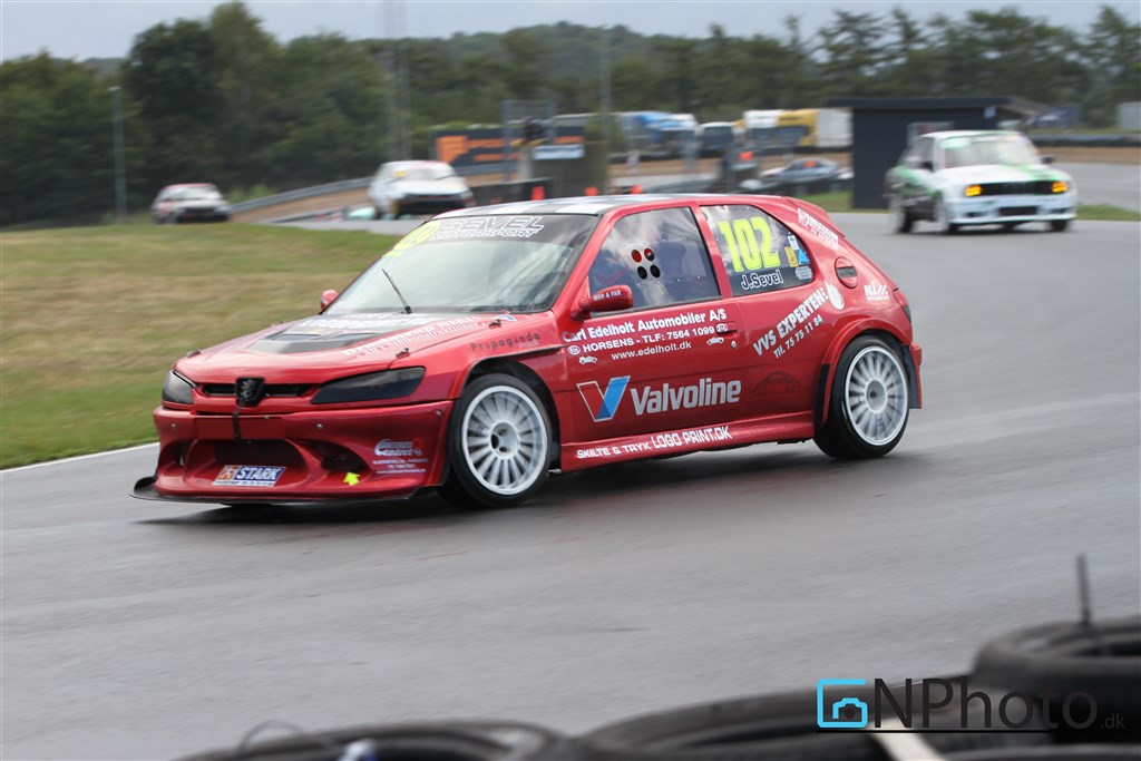 Jacob Sevel Andersen tager også turen til det svenske i den let genkendelige Peugeot 306, som tidligere har kørt med i DTC, deltager nu i Division 2, hvor han stadig har medaljechancer
(Foto: CNPhoto.dk)